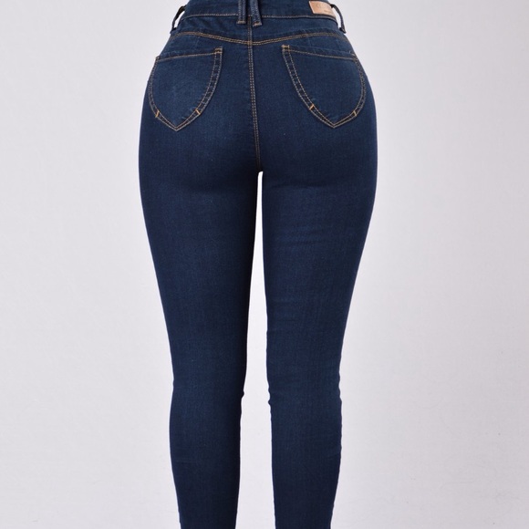 Fashion Nova Shaping Jeans - Picture 2 of 3